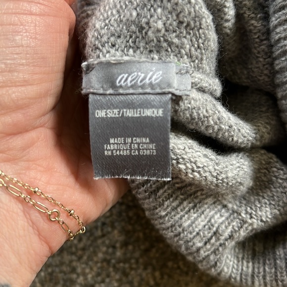 Aerie Grey Knit Beanie Hat - Picture 3 of 3